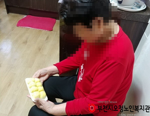 노인맞춤돌봄서비스사업 후원품 배부