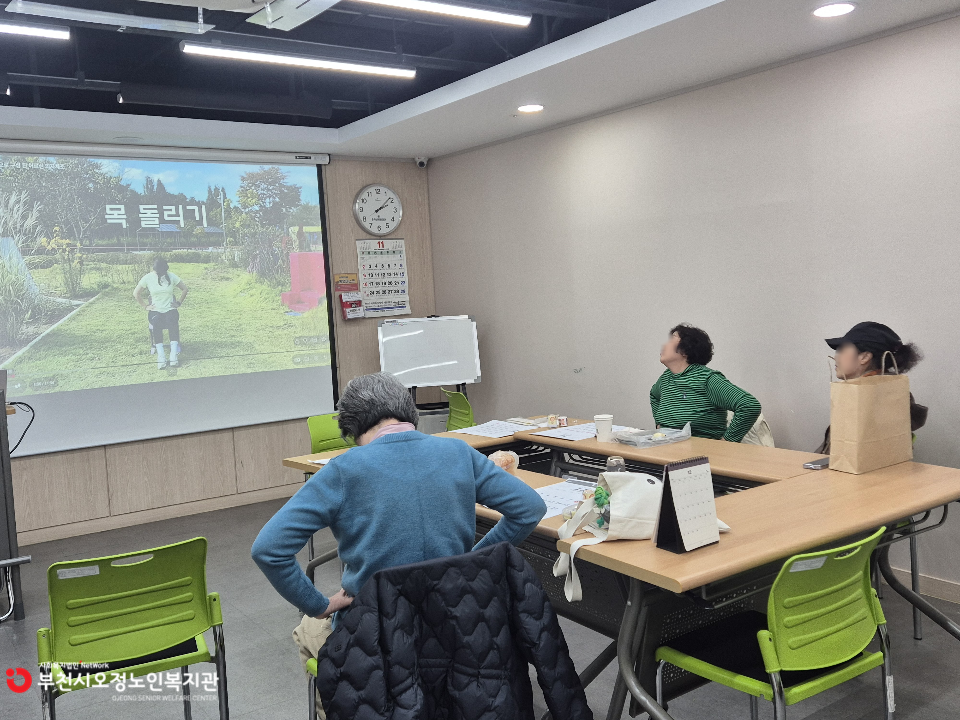 2025년 노인맞춤돌봄 특화서비스 2집단 추후 자조모임 3회기 '건강UP 프로젝트「건강게임·복약 캘린더 만들기」'  진행