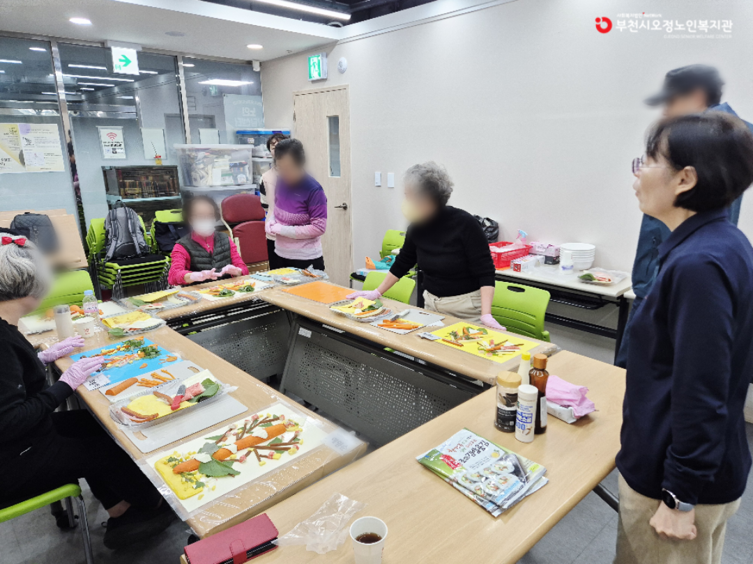 2025년 노인맞춤돌봄 특화서비스 3집단 푸드아트 심리활동 ‘희망나무’