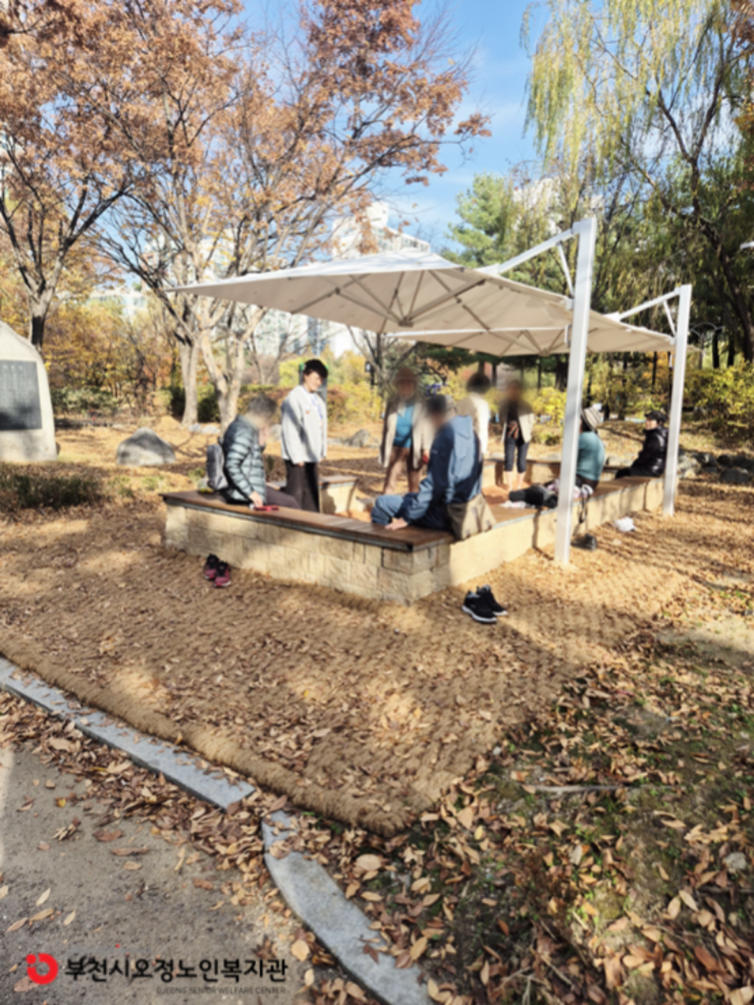 2025년 노인맞춤돌봄 특화서비스 3집단 자조모임 ‘또래 작품전시회 관람 – 공감의 시간’ 진행