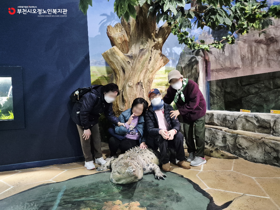 2025년 노인맞춤돌봄 특화서비스 1집단 추후자조모임 3회기 ‘바다와의 만남 – 플레이아쿠아리움 체험’ 진행