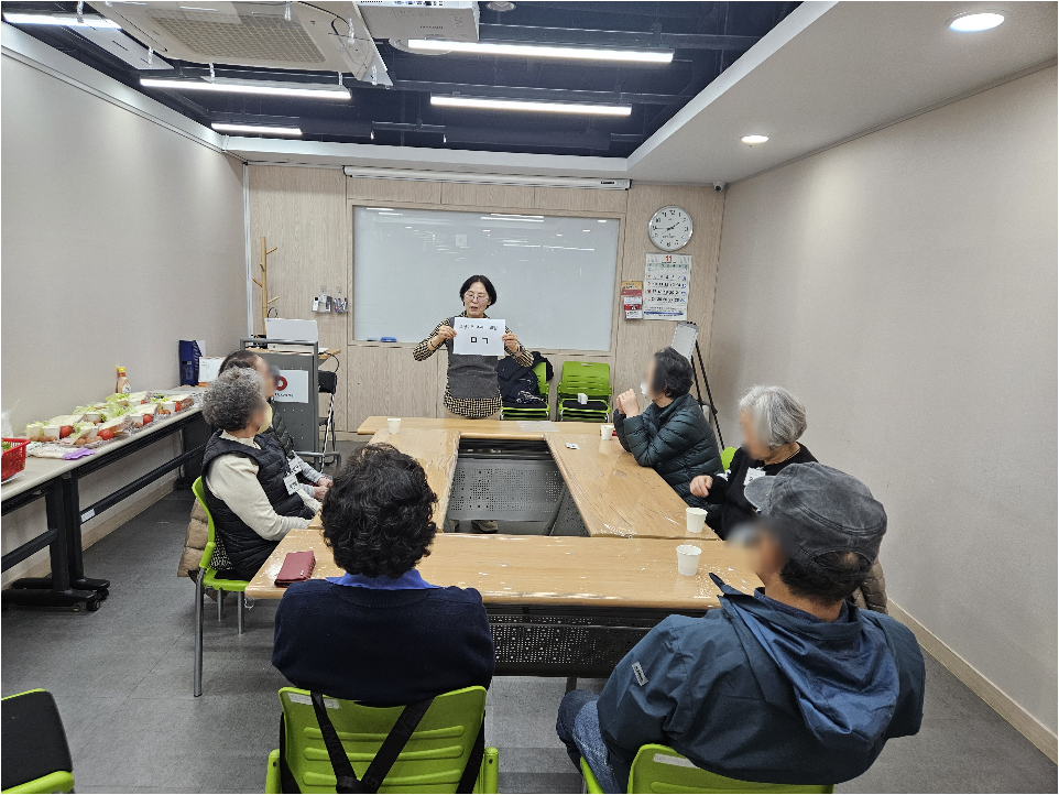 2025년 노인맞춤돌봄 특화서비스 3집단 푸드아트 「몸과 대화하기」 진행