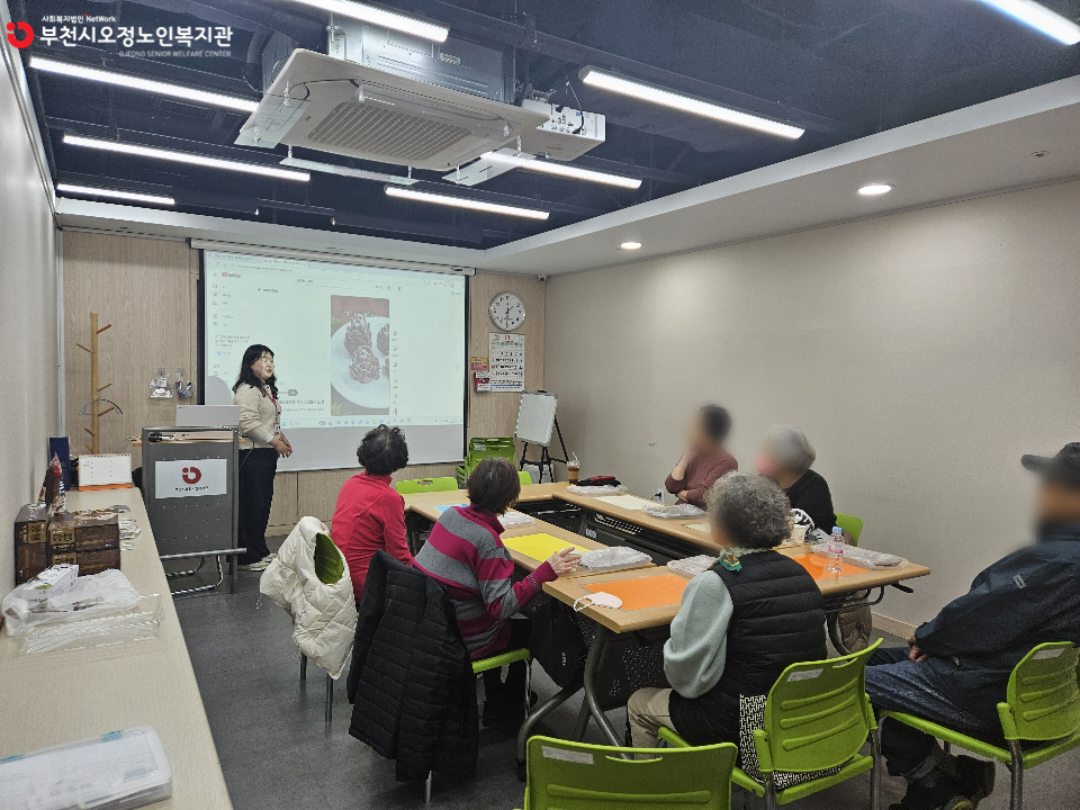 ​2025년 노인맞춤돌봄 특화서비스 3집단 자조모임 2회기 「솔방울 나눔 – 달콤한 온기 전하기」 진행