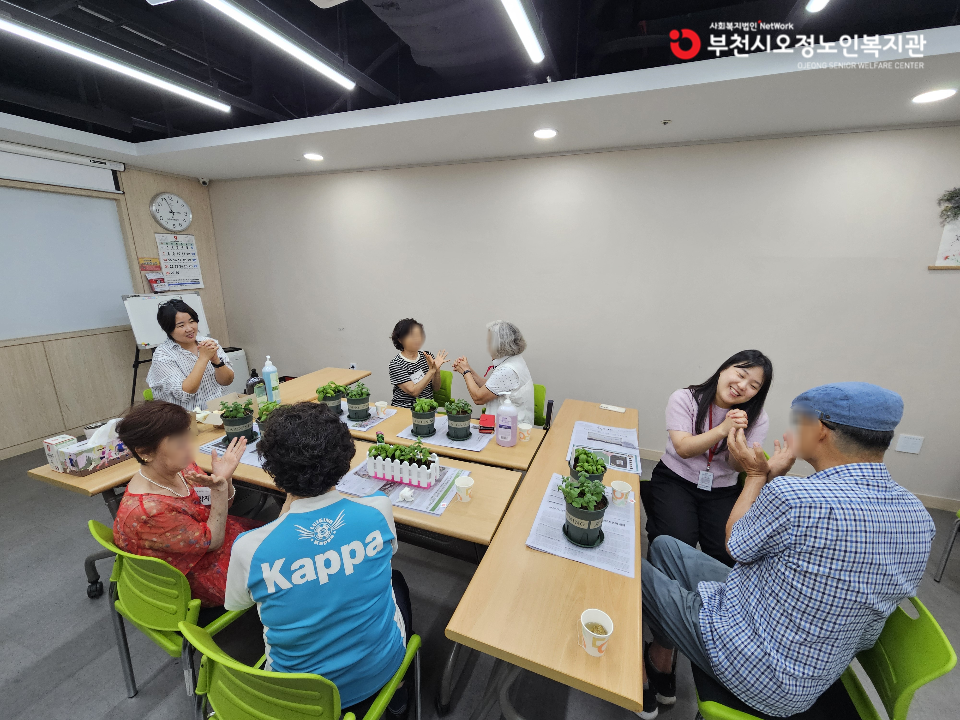 2025년 노인맞춤돌붐 특화서비스 3집단 원예치료 프로그램 '허브처럼