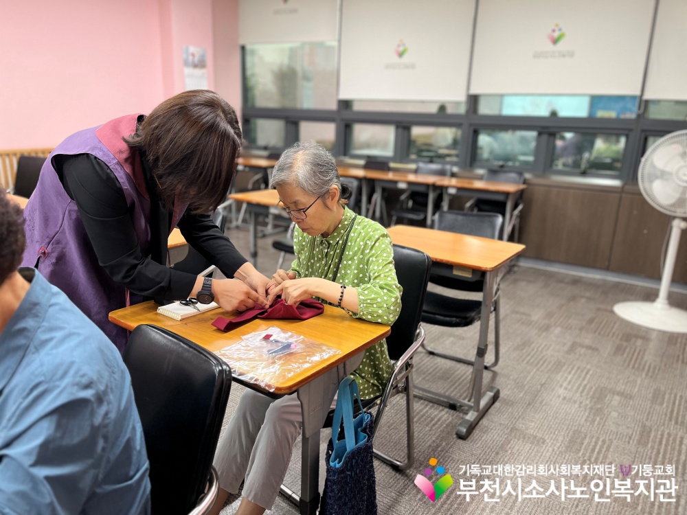 [노인자원봉사자관리사업] 찾아가는 경기도박물관 '꽃술주머니' 만들기 